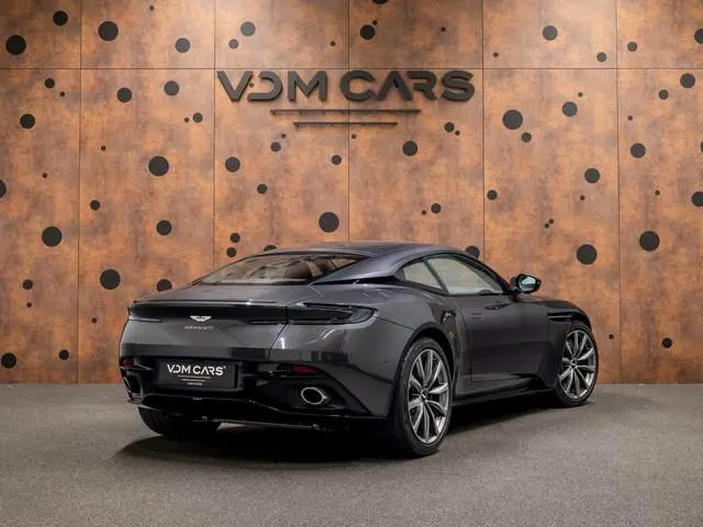 Aston Martin DB11