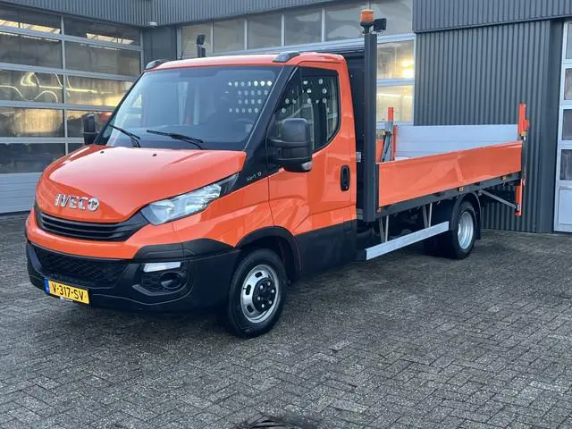 Iveco Daily 35C14 2.3 375 Laadklep 500kg Trekhaak 3500kg trekgewicht Airco 2-Persoons Open laadbak P...