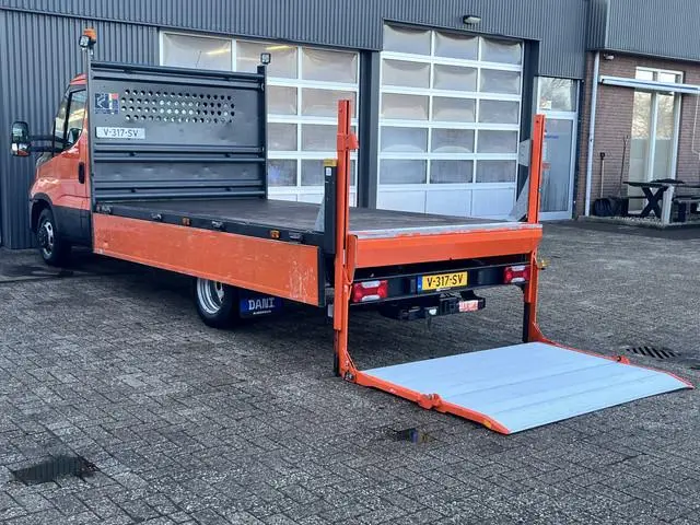 Iveco Daily 35C14 2.3 375 Laadklep 500kg Trekhaak 3500kg trekgewicht Airco 2-Persoons Open laadbak P...