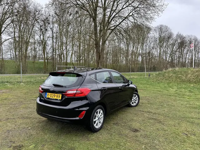 Ford Fiesta 1.0 EB Titanium | CLIMA | LED | CARPLAY NAVI | SENSOREN | DEALER OND. |