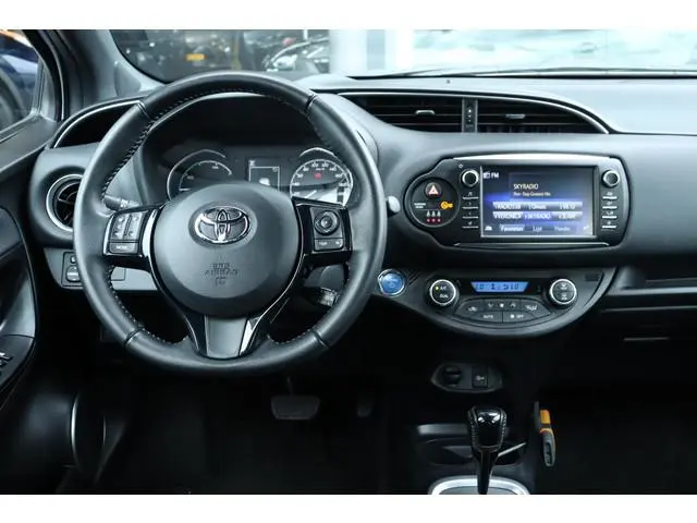 Toyota Yaris 1.5 Hybrid Executive, LM Velgen, Cruise control, Navi, Climate control, Safety Sense.