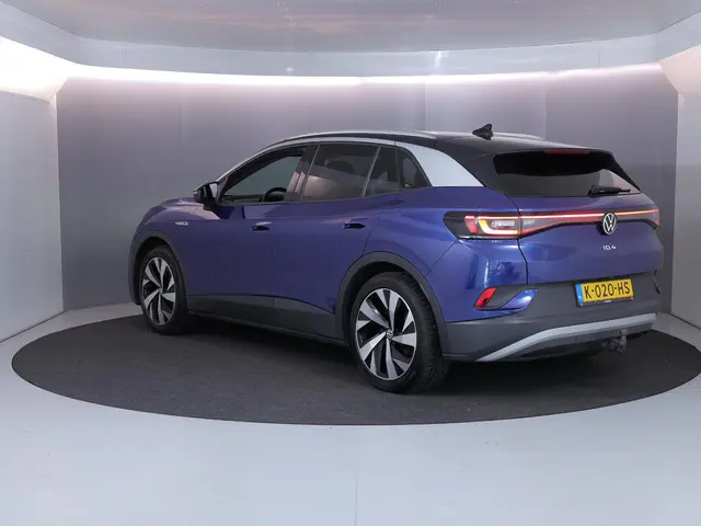 Volkswagen ID.4 First 77 kWh 204 pk | Navigatie | Warmtepomp | Trekhaak (wegklapbaar) | Parkeersenso...