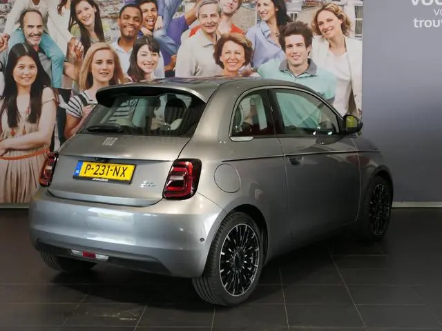 Fiat 500 La Prima 42 kWh - Panoramadak! - Lederen bekleding - Dodehoek - Stoelverwarming - Adaptive...