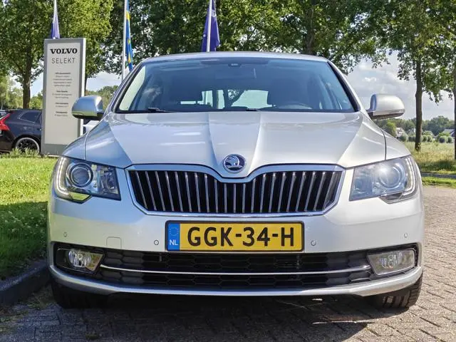 ŠKODA Superb 1.8 TSI 160PK Automaat Active Business | Xenon | Trekhaak | Elektr. Stoel | Stoelverwar...