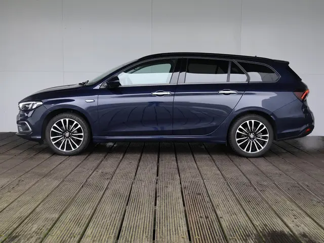 Fiat Tipo Stationwagon 1.0 Life | Navigatie | PDC Voor achter | Cruise Control |