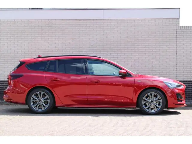 Ford Focus Wagon 1.0 EcoBoost Hybrid ST Line X | Head-Up | Adaptieve cruise | Trekhaak | Winterpack