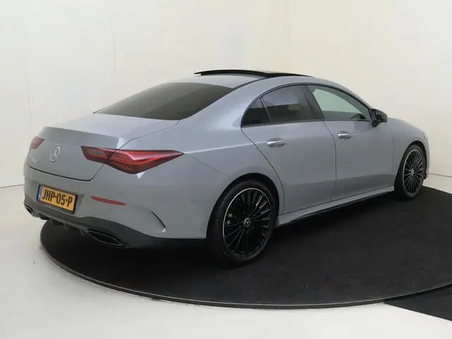 Mercedes-Benz CLA-klasse 180 Business Solution AMG Premium Plus /Panoramadak /Memory /19 Inch /360 C...