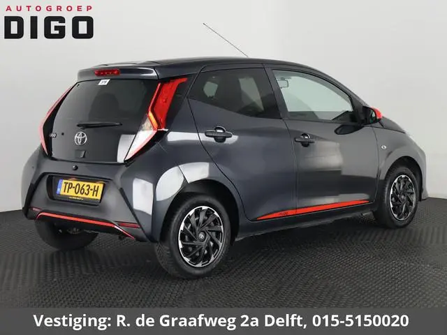 Toyota Aygo 1.0 VVT-i X-Fun Sport + Coral Red Pack | Airco | Privacy Glass | Elektrische ramen |