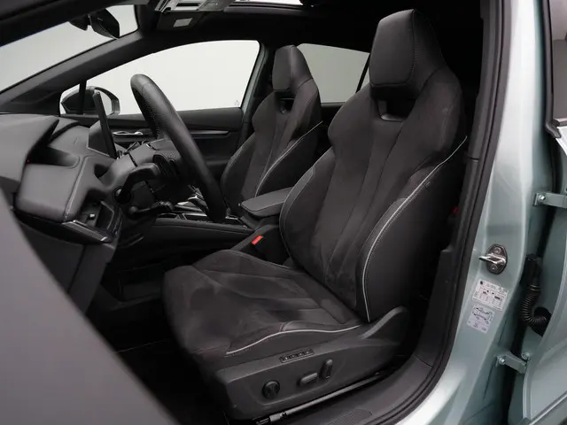 Skoda Enyaq iV 80X 265 pk Sportline | Warmtepomp | Panoramadak | Gegeugenstoel | Matrix LED | Stuur-...