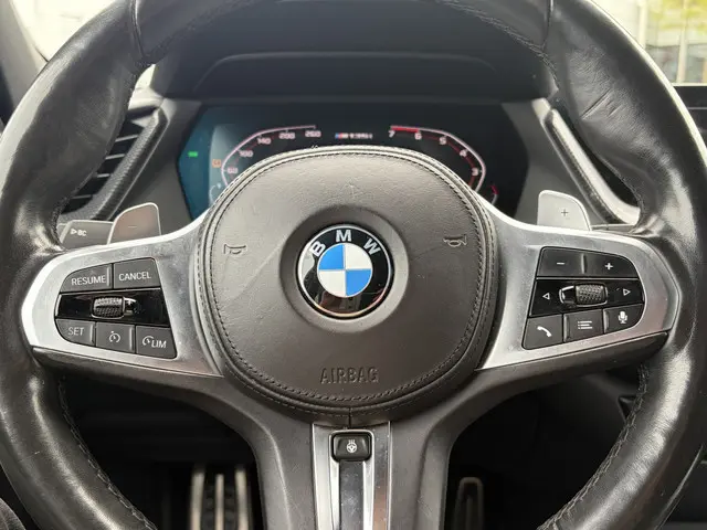 BMW 1-serie M135i xDrive High Executive Edition / Head up / Driving Assistant / leder