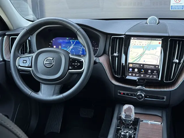 Volvo XC60 2.0 T6 Plug-in hybrid AWD Ultimate Dark |PANO|LONG RANGE|LUCHTVERING|B&W SOUND|TREKHAAK|...
