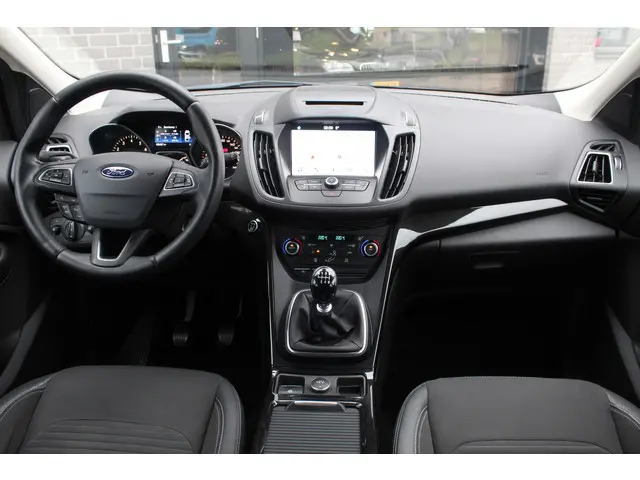 Ford Kuga 1.5 EcoBoost Titanium / Carplay / Keyless / N.A.P.