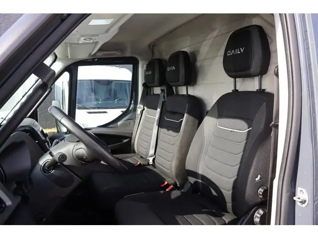 Iveco Daily 35S18 L2 H2 Automaat Airco Navigatie 3.5T Trekhaak