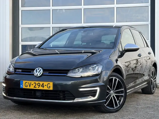 Volkswagen Golf 1.4 TSI GTE 225pk | Achteruitrijcamera | Bluetooth | Cruise control adaptief | LED k...