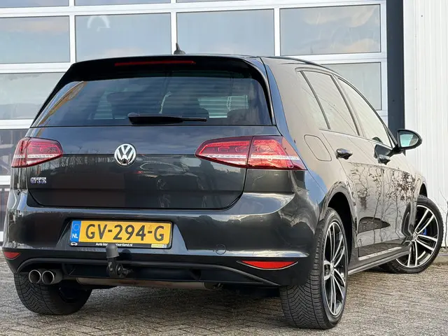 Volkswagen Golf 1.4 TSI GTE 225pk | Achteruitrijcamera | Bluetooth | Cruise control adaptief | LED k...