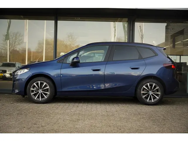 BMW 2-serie Active Tourer 220i / Aut / Navi / Trekhaak Elektrisch / Incl BTW