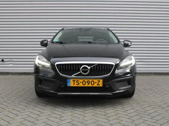 Volvo V40 Cross Country 1.5 T3 Dynamic Edition | Trekhaak | 17" LM | Panoramadak | Leer | PDC v+a |...