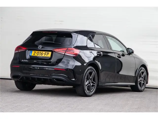 Mercedes-Benz A-klasse 250 e AMG Night Edition, Sfeerverlichting, Camera, PDC 2021