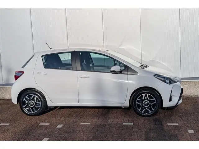 Toyota Yaris 1.5 VVT-i Design Red Achteruitrijcamera, Bluetooth