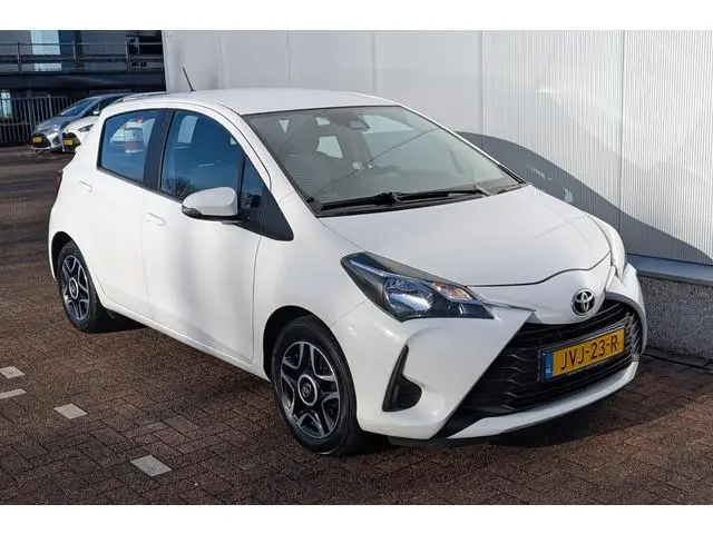 Toyota Yaris 1.5 VVT-i Design Red Achteruitrijcamera, Bluetooth