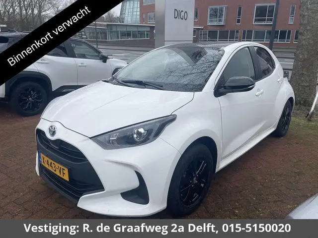 Toyota Yaris 1.5 Hybrid Active Sport | Apple Carplay & AndroidAUTO | 15"Lichtmetalen velgen | Privac...