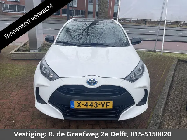Toyota Yaris 1.5 Hybrid Active Sport | Apple Carplay & AndroidAUTO | 15"Lichtmetalen velgen | Privac...