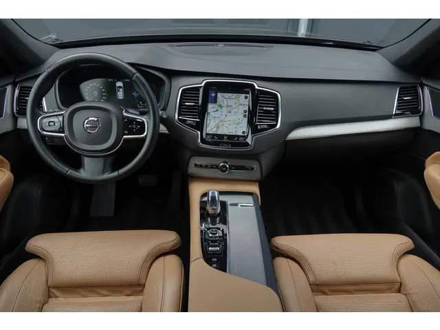 Volvo XC90 T8 Twin Engine 408Pk Aut. | Plug In Hybrid | AWD | Inscription | 7-Persoons | Panoramadak | Luchtvering | Achteruitrijcamera | 21'' | Ember Black
