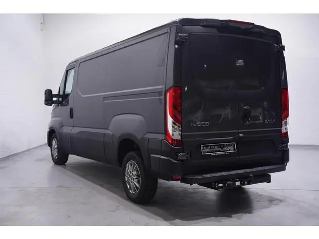 Iveco Daily 35S18 180 pk Aut. L2H1 Laag Dak Nwe Model, Nieuw Adapt. Cruise, Camera, Navi, LED Koplam...