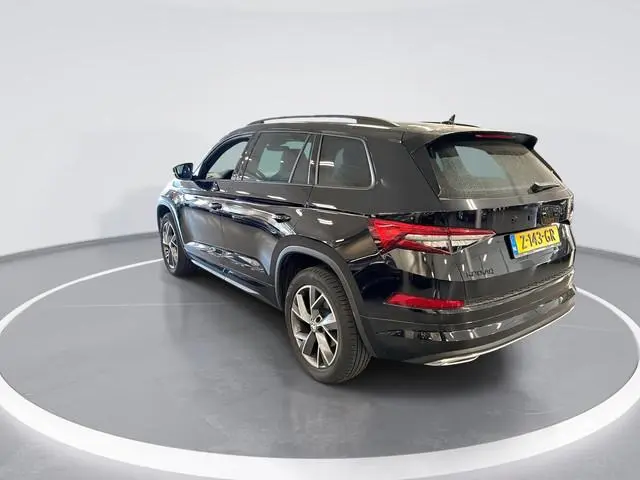 Skoda Kodiaq 1.5 TSI 150pk DSG Sportline Business 7p. · Camera · Wegklapbare Trekhaak · 7 Persoons ·...