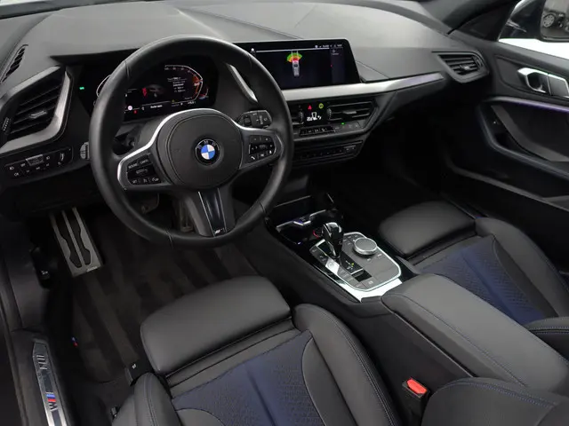 BMW 1-serie 118i M Sport Performance Aut- Carplay, Android Auto, Xenon Led, Sfeerverlichting, Stoelv...