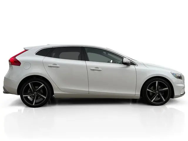 Volvo V40 2.0 T2 R-Design ✅ Camera ✅ Xenon ✅ Trekhaak