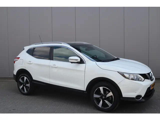 Nissan Qashqai 1.2DIG-T 116PK Automaat N-Connecta Pano-dak/Stoelverwarming/Camera/Navigatie