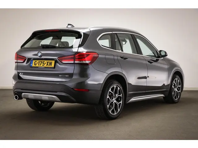 BMW X1 sDrive18i High Executive Edition | XLINE / PARKING- PACK | HEAD UP | LEDER | STOELVERWARMING...