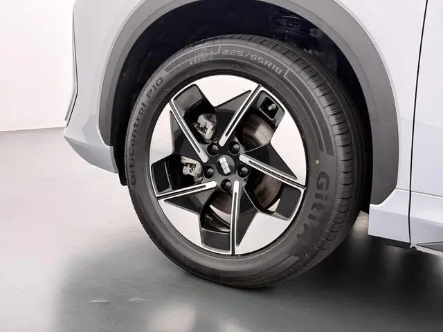 Geely E5