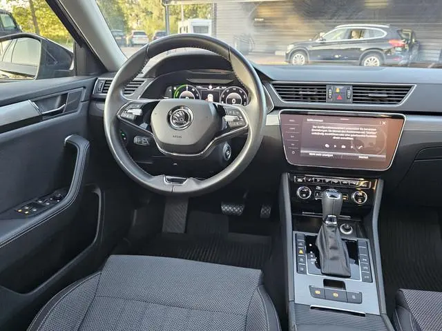 ŠKODA Superb Combi 1.4 TSI iV Business Edition Plus | Pano | Trekhaak | Matrix LED | Stoel & stuurve...