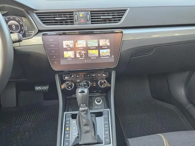 ŠKODA Superb Combi 1.4 TSI iV Business Edition Plus | Pano | Trekhaak | Matrix LED | Stoel & stuurve...