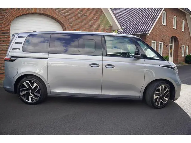 Volkswagen ID. Buzz Pro 86 kWh 286pk 7-Zits L2 2027 MODEL | Massage stoelen | Panorama dak | Wegklap...