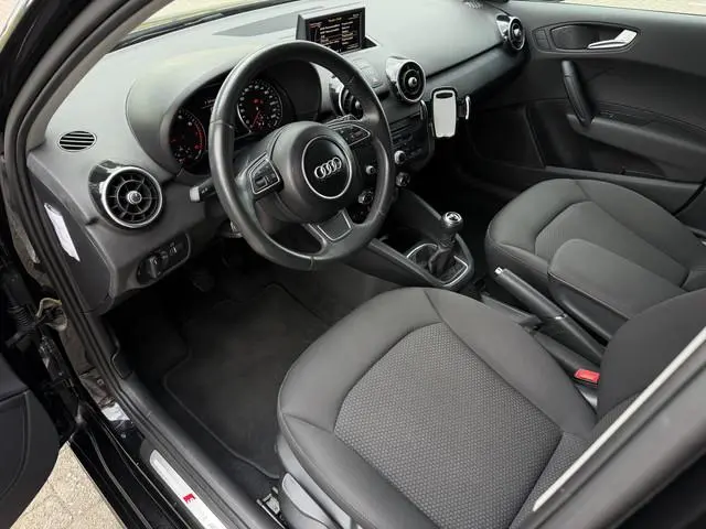 Audi A1 Sportback 1.2 TFSI Attraction Pro Line / S-Line / Bi-Xenon / Cruise C. / Bluetooth / Stoelve...