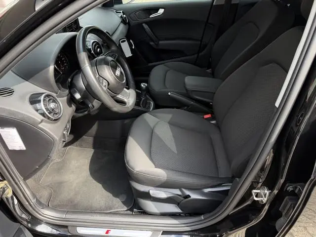 Audi A1 Sportback 1.2 TFSI Attraction Pro Line / S-Line / Bi-Xenon / Cruise C. / Bluetooth / Stoelve...