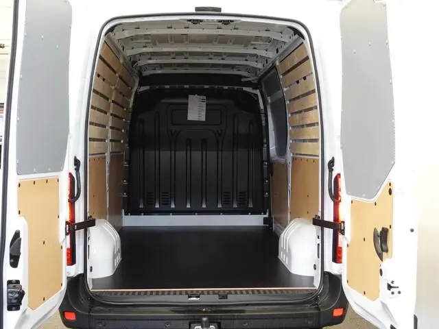 Renault Master T33 2.3 dCi 135 L2H2 BPM VRIJ! Airco Cruise control Parkeersensoren Navigatie Trekhaa...