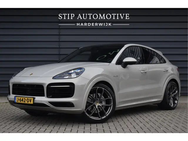 Porsche Cayenne Coupé 3.0 E-Hybrid 462pk Lightweight Sport Package | Carbon Dak | ACC | 22'' GT Desi...