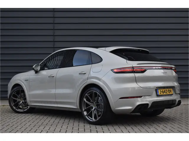 Porsche Cayenne Coupé 3.0 E-Hybrid 462pk Lightweight Sport Package | Carbon Dak | ACC | 22'' GT Desi...