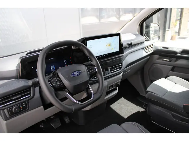 Ford Transit Custom 340 2.5 PHEV L2H1 Limited 232pk - 8 zits - Adaptive Cruise - Blind spot - Navi -...