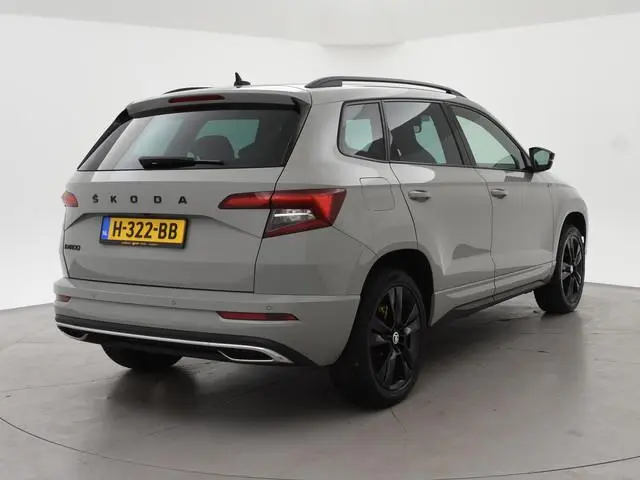 Skoda Karoq 1.5 TSI ACT SPORTLINE + WEGKL. TREKHAAK | VOL LEDER | ADAPTIVE CRUISE | CANTON | CAMERA