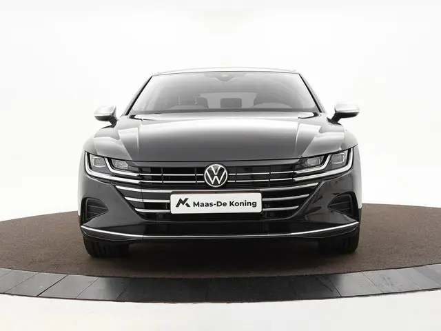 Volkswagen Arteon 1.4 TSI 218pk DSG eHybrid Elegance Business · Wegklapbare Trekhaak · Camera · Appl...