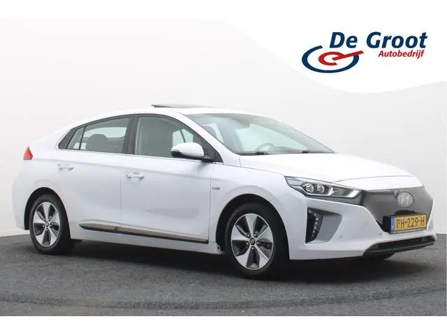 Hyundai IONIQ Premium EV SOH 99%, Leer, Schuif-/Kanteldak, Camera, Apple Carplay, ACC, Trekhaak, PDC