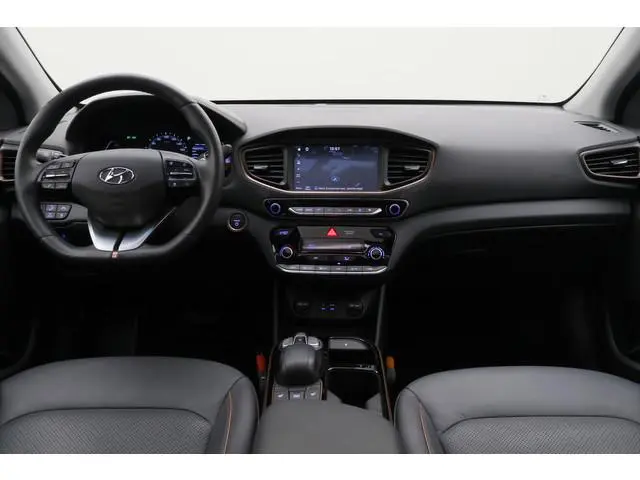 Hyundai IONIQ Premium EV SOH 99%, Leer, Schuif-/Kanteldak, Camera, Apple Carplay, ACC, Trekhaak, PDC