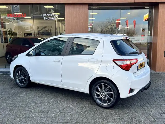 Toyota Yaris 1.5 VVT-i Comfort | Trekhaak | LM velgen | Bluetooth | Radio