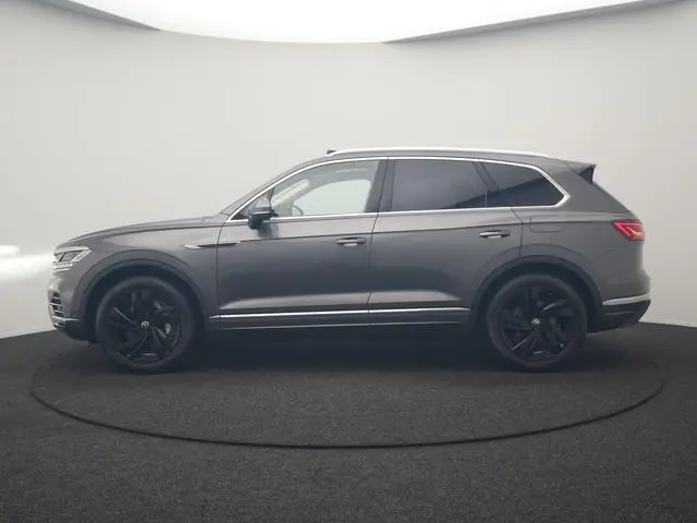Volkswagen Touareg 3.0 TSi eHybrid 4MOTION PHEV 381pk Dealer O.H. | SOH 91,3% | Trekhaak Af Fabriek...