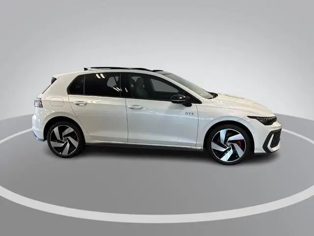Volkswagen Golf 1.5 eHybrid 272pk DSG GTE · Panoramadak · Camera · Inklap. Trekhaak · Leder Vienna ·...